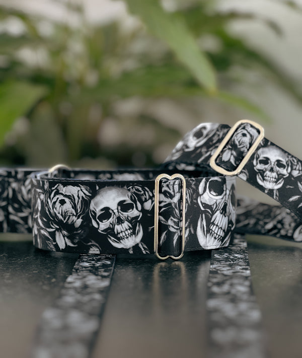 SKULLS AND ROSES - COLLAR